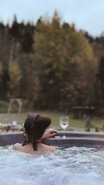 domek pierwiosnek - jacuzzi na tarasie